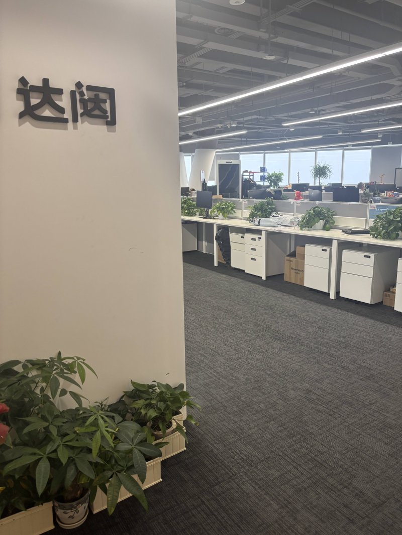 網傳 Robotaxi 走錯車道影片，NHTSA 聯絡特斯拉